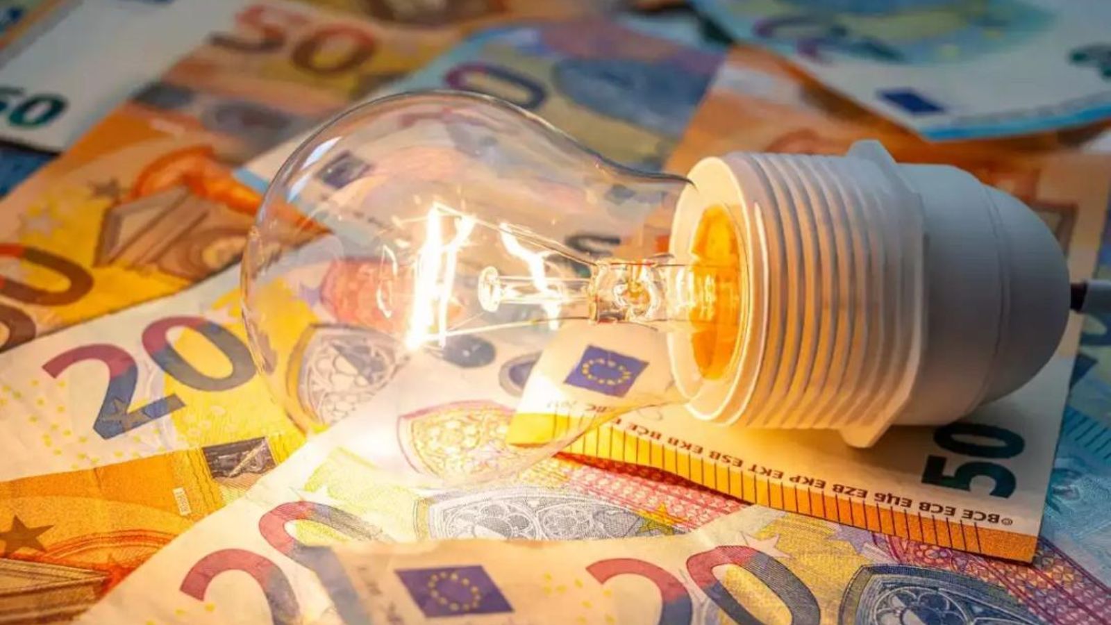 Ρεύμα: Στα ύψη οι τιμές των πράσινων τιμολογίων Δεκεμβρίου